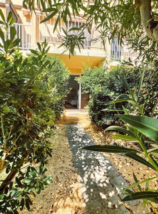 Ravissant T1 Avec Jardinet Proche De La *