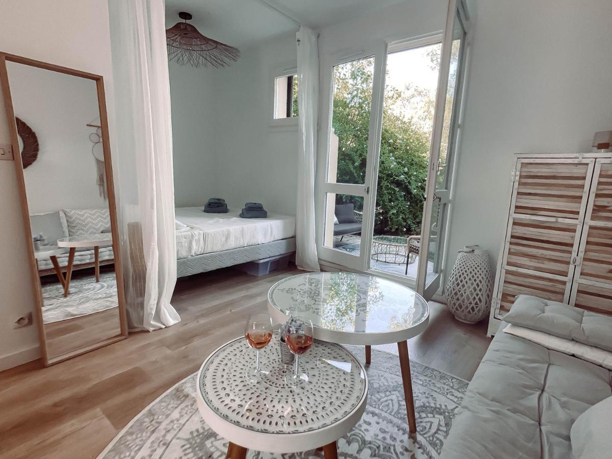 Appartement Ravissant T1 Avec Jardinet Proche De La Hyères